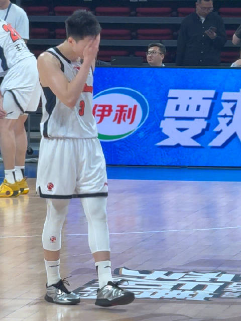 广东无缘晋级，胡明轩提前下场，满是不甘心不满意