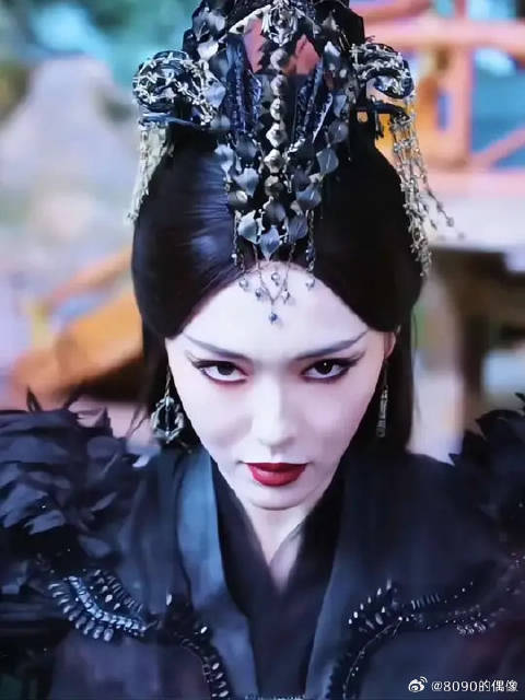 唐嫣刘学义主演《念无双》，黑色系造型惊艳观众
