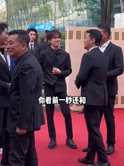 候场镜头看明星真实社交，吴京拿捏人情世故，沈腾打招呼看交情深浅