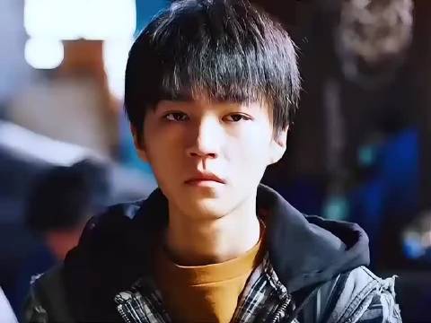 天才少年卓尔不群，才华耀眼