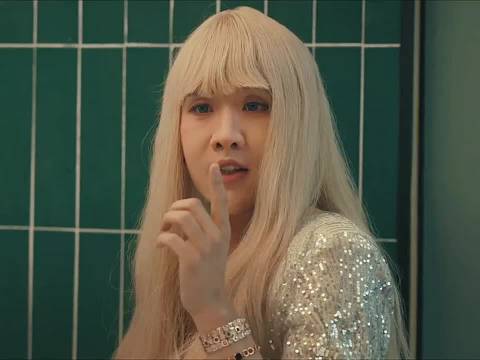 悍匪兄弟男扮女装抢劫 不料却抢了个财神爷