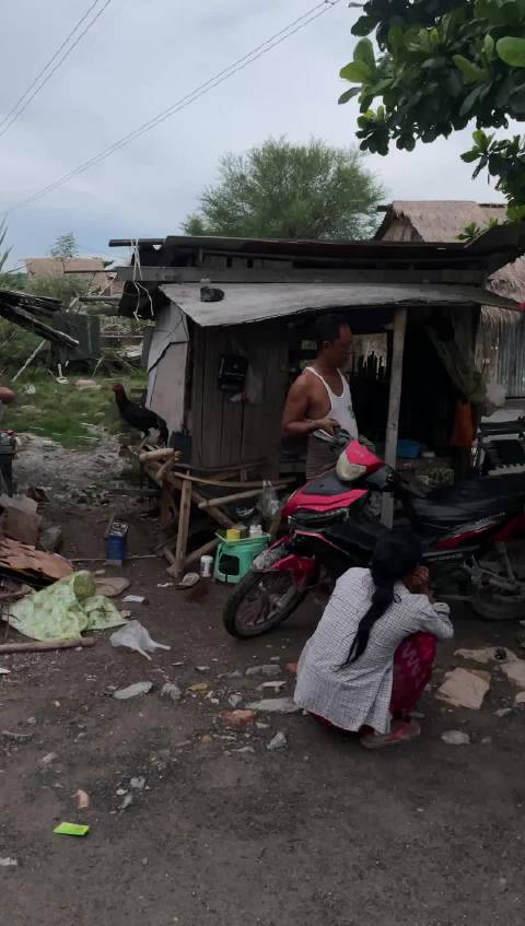 缅甸贫富差距直观呈现，小摩托与豪车别墅对比鲜明
