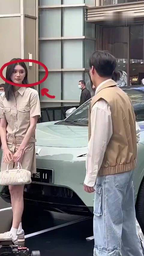 奚梦瑶变脸吴京藏刀李雪健发飙，特写镜头捕捉明星微表情