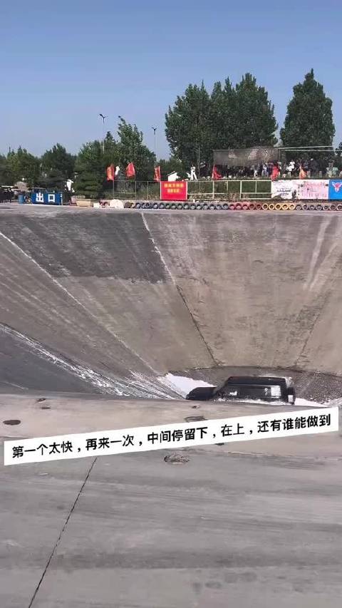 比亚迪仰望U8真不愧是最贵的国产车代表！就这性能直接秒杀一众国产豪华SUV