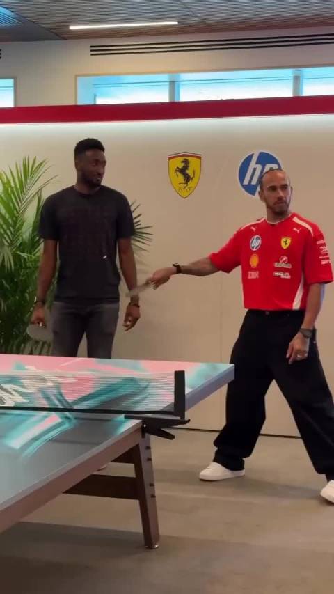 F1车王汉密尔顿勒克莱尔场外挑战乒乓