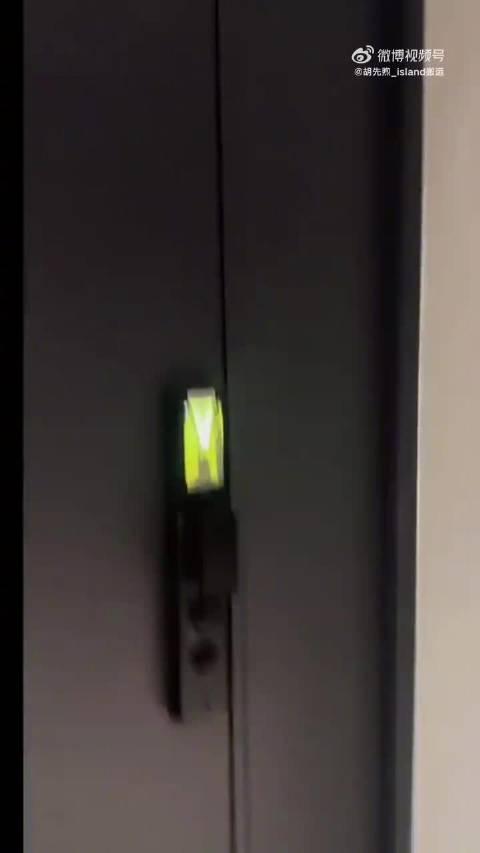 胡先煦做客capper家下厨做油泼面，互动自然展神仙友谊