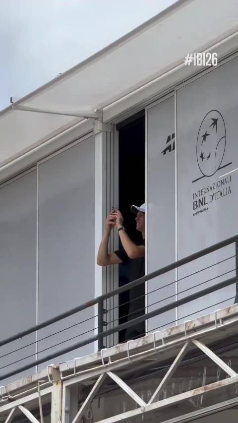 很高兴他终于不怕了