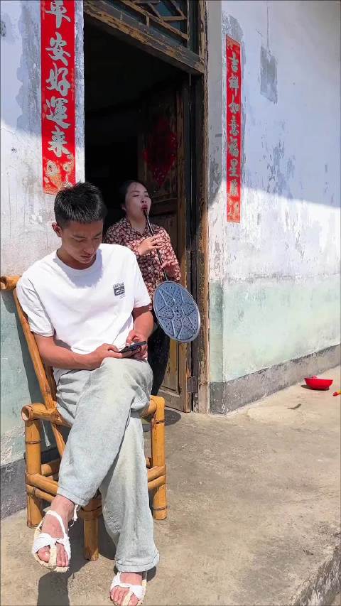 网友说这姑娘的表演是五菱的装扮，法拉利的灵魂！你认同吗？