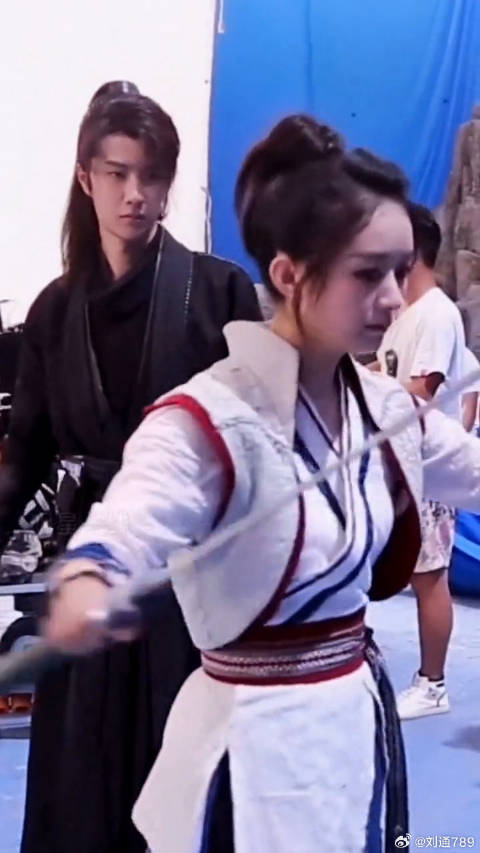 赵丽颖王一博同获最受欢迎男女主角