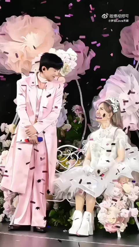 完全适配 “当我抬起头 你正看向我” 原视频cr.水印