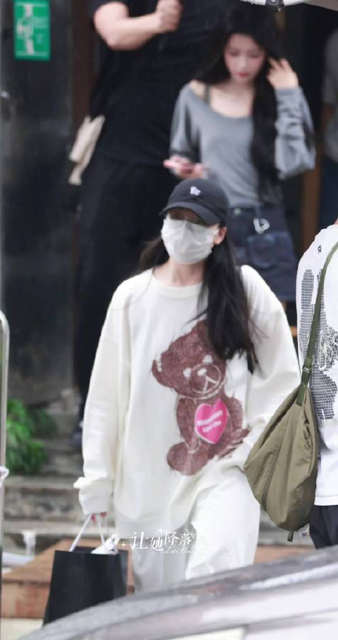 孙怡被问及是否接小型演出，粉丝提议台上互动