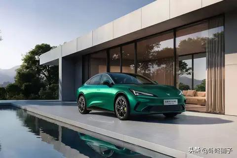9.98万起!极狐全新阿尔法S5上市:把AI轿跑卷成“白菜价”