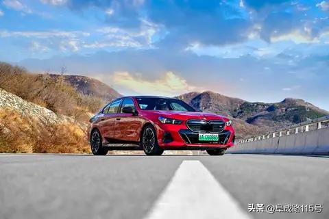电动车时代，它能称得上驾驶者之车吗？试驾BMW i5 M60