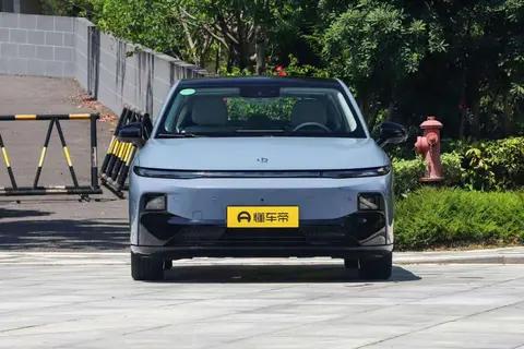 零跑B01 2025款650悦享版，10.98万，花小钱享高配