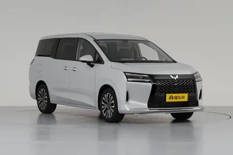 实测五菱星光 730:7 座能装、油耗低，10 万级 MPV 闭眼入?