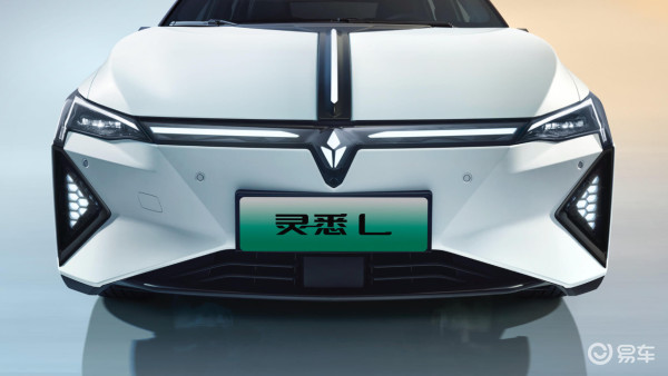灵悉L搭载一块59.22度磷酸铁锂电池我们首先要聊的就是续航和电