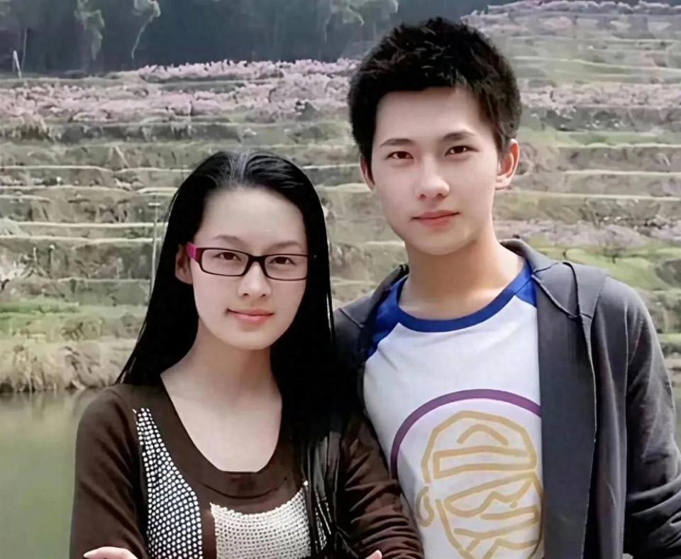 杨洋和李沁都是彼此的初恋，相恋五年，大家还记得自己的初恋吗? ​​​_新闻