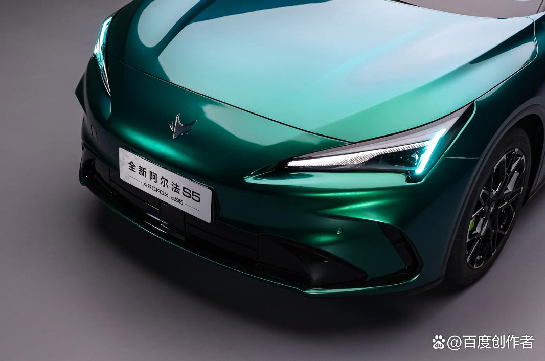 极狐全新阿尔法S5开启预售 双动力宽体轿跑11.28万起来袭