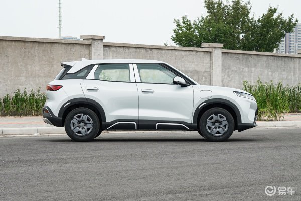 比亚迪·新能源元UP家族够务实 最潮最可靠的小型suv