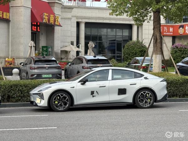 深蓝L06车身尺寸长宽高分别为4830/1905/1480mm
