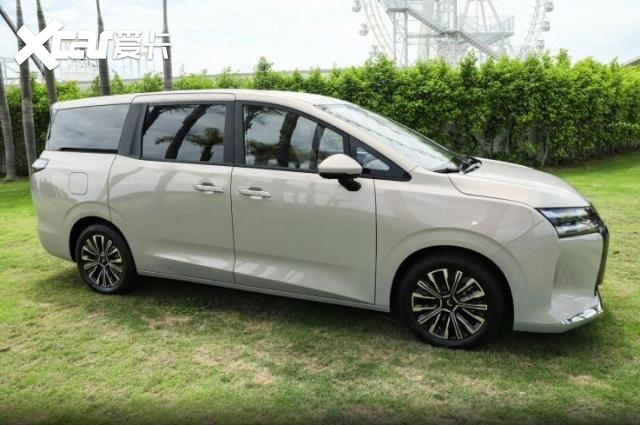10万级插混MPV对决!星光730 PHEV和大通G50 PHEV,谁