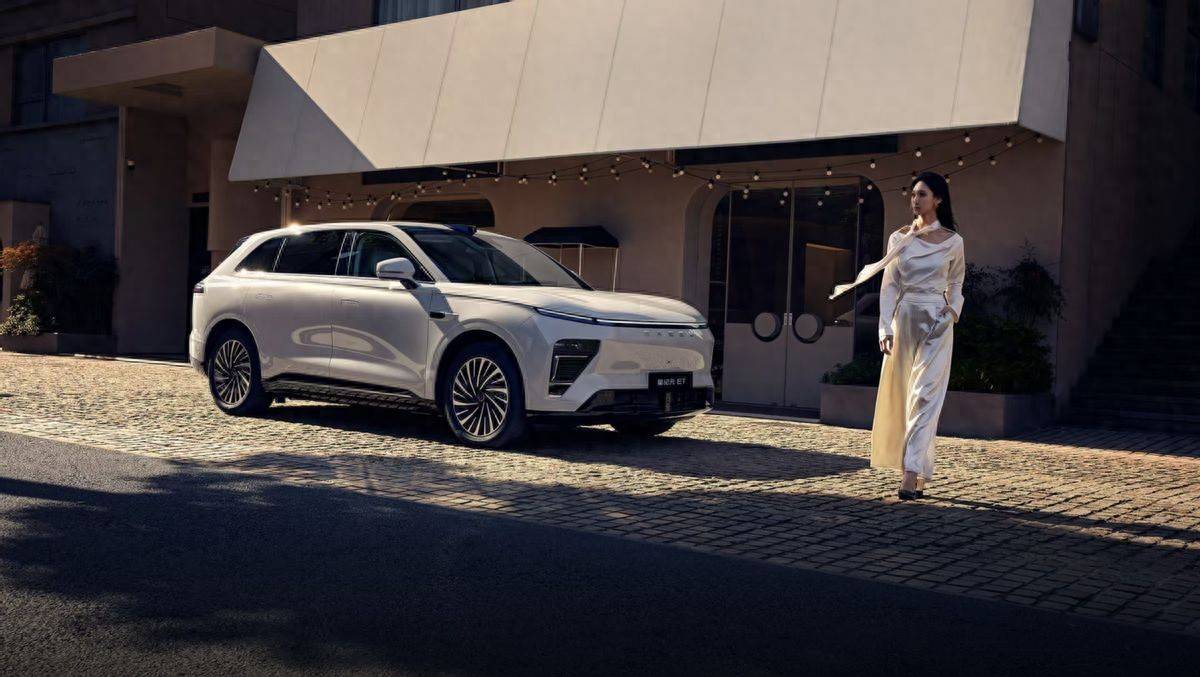 24万起的中大型豪华纯电SUV！ 奥迪E7X对比宝马iX3