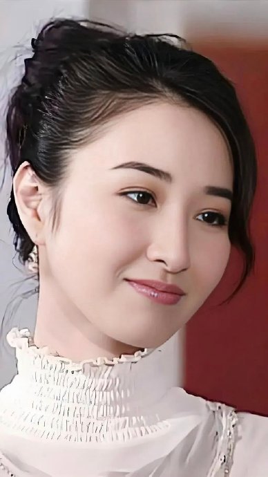 关咏荷笑起来好明媚 笑容点亮全网怀旧热情_娱乐频道