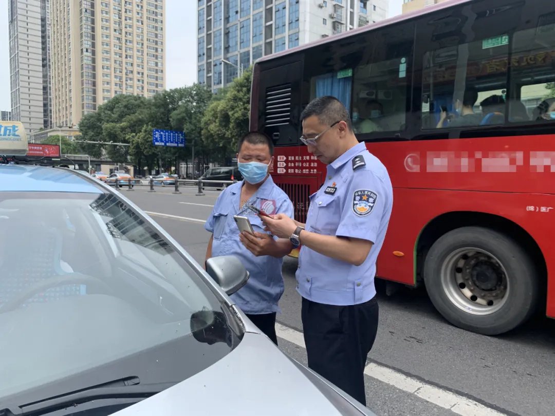 绵阳一女老师全城寻人!因为这事儿…