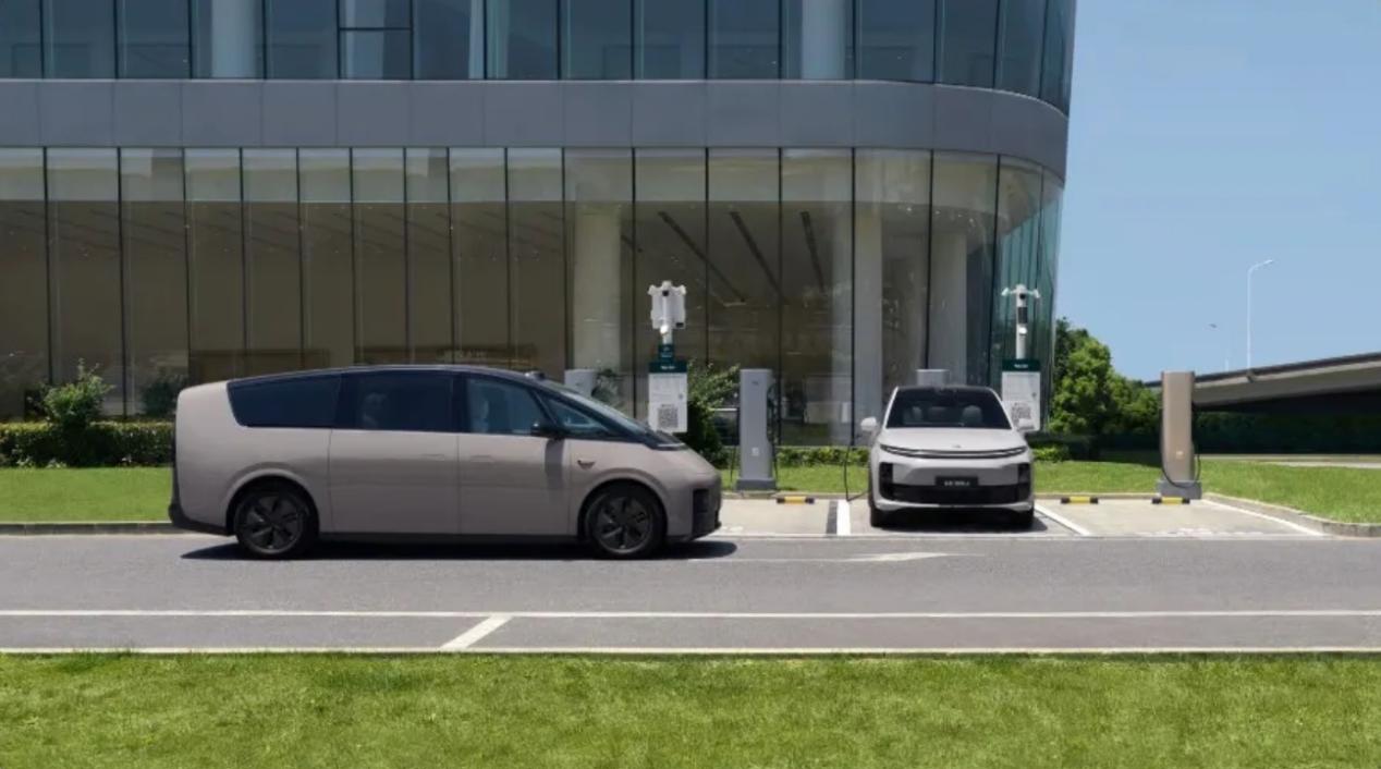 理想汽车新一代城市4C超充桩上线 单桩峰值功率达360kW_汽车_中国江苏网
