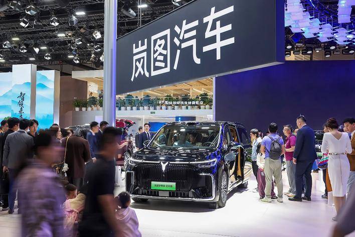 岚图推动中国新能源汽车价值向上_汽车