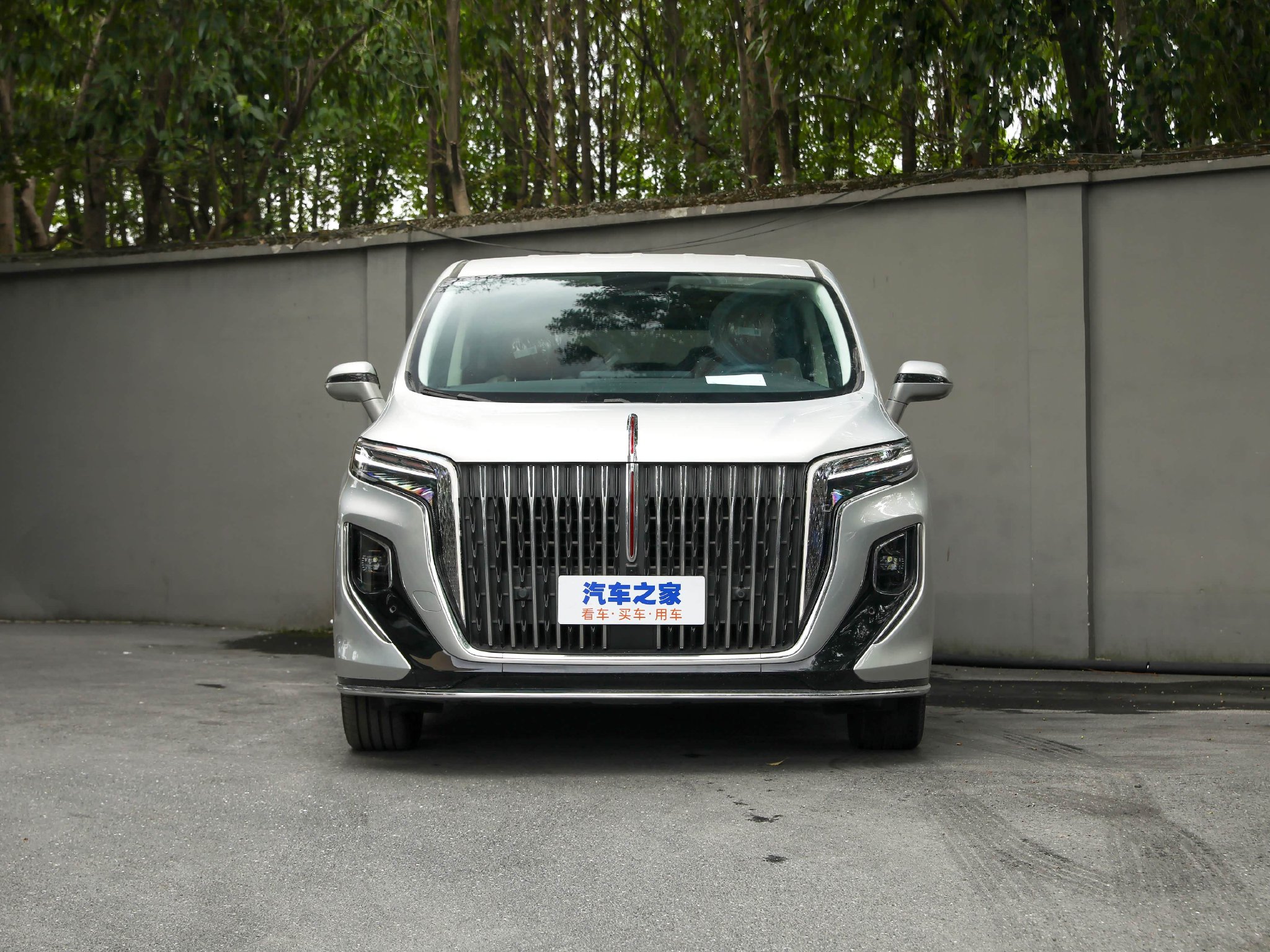 2.0T+48V混动,只需中配GL8的价格,红旗HQ9段位如何?