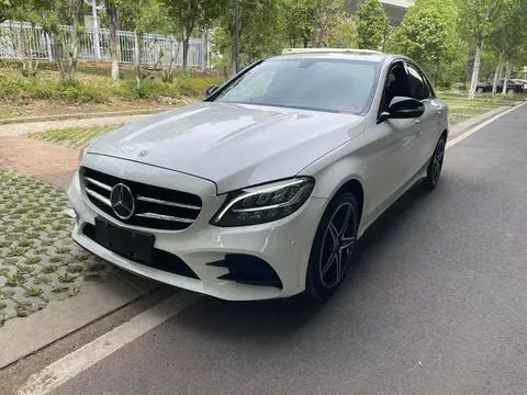2020款奔驰C260运动版：一手准新车，14万圆你“大后驱”梦