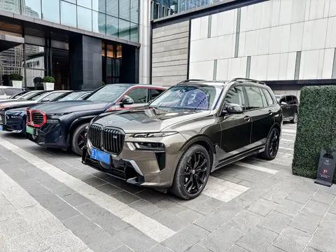 2025 X7也有M Power大V8 宝马X7 M60i(G07)