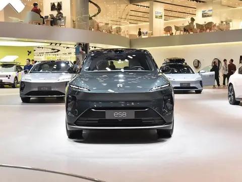 敏捷掉头解痛点，零重力座椅享舒适——全新蔚来 ES8 深度试驾评测