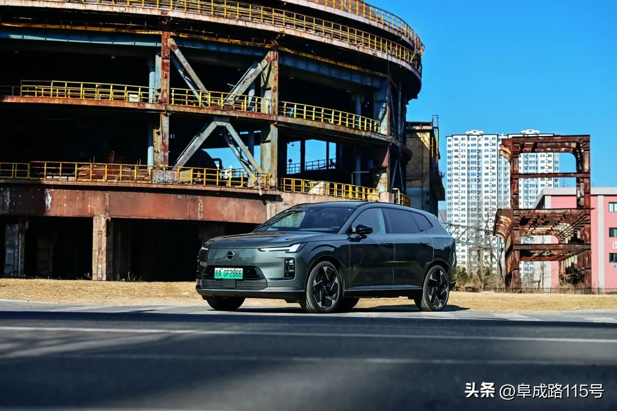 以混动之名行电驱之实SMA超级混动架构表现如何?试驾沃尔沃XC70