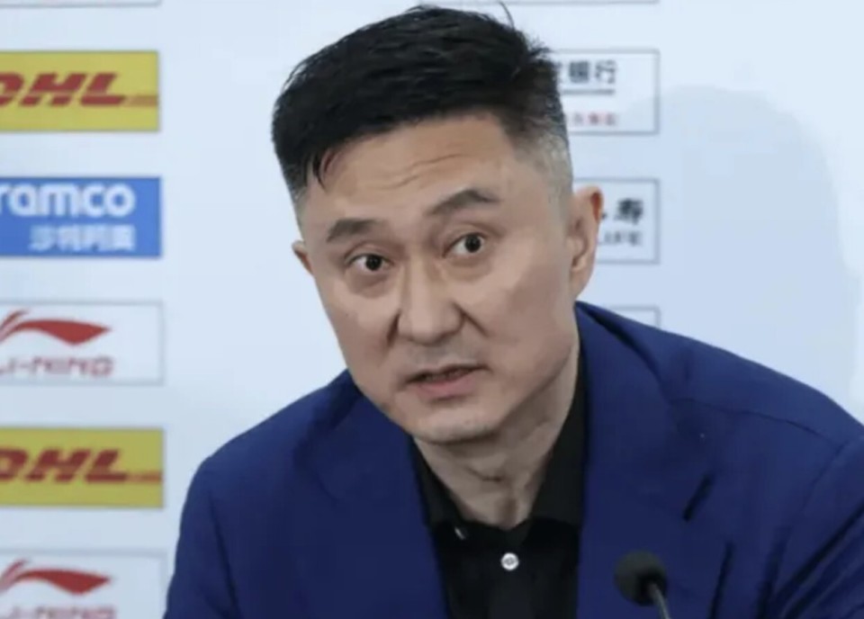 郭艾伦解说：杜导现在是老教练了，不管输赢都面不改色心不跳