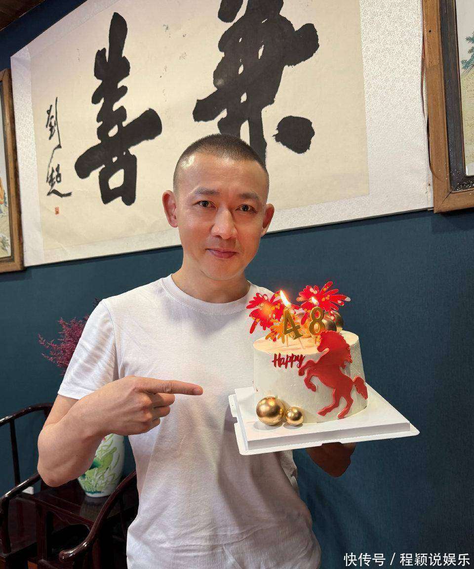 48岁聂远生日晒全家福！二胎女儿出镜更像妈妈，一家四口颜值好高