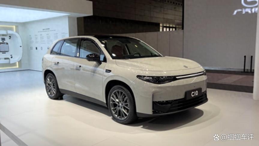 零跑C10到底怎么样?低至11.48万了,605km+800V快充,带激光雷达