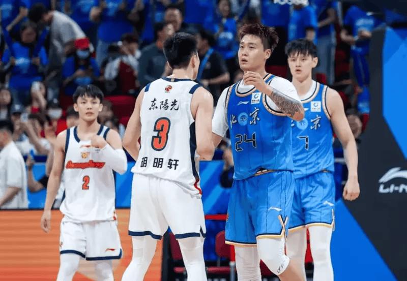 广东1-2不敌北京！赛后杜锋发言引争议，球迷：怎么能这么说呢？