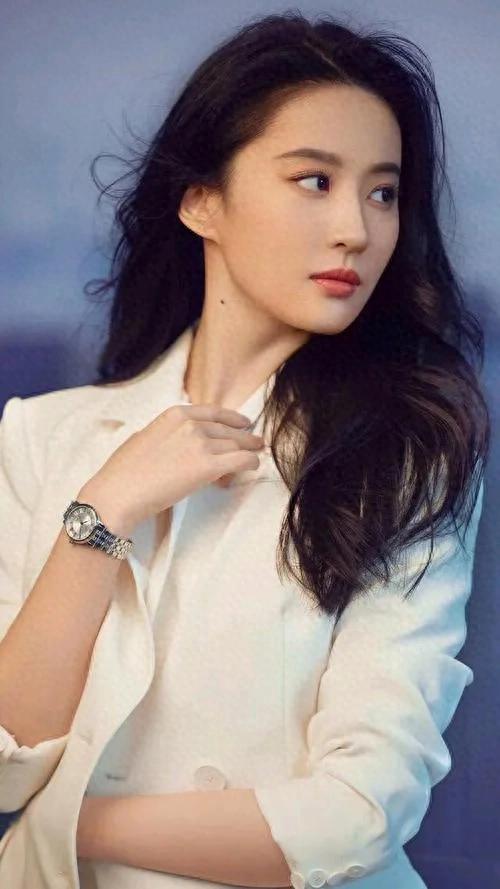 刘亦菲:东方气质的“百宝箱”,每一面都美到犯规!