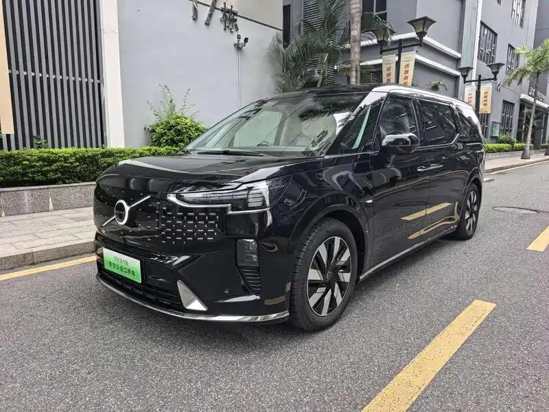2025款沃尔沃EM90二手车,经典豪华力量美学,钜惠价49.5万