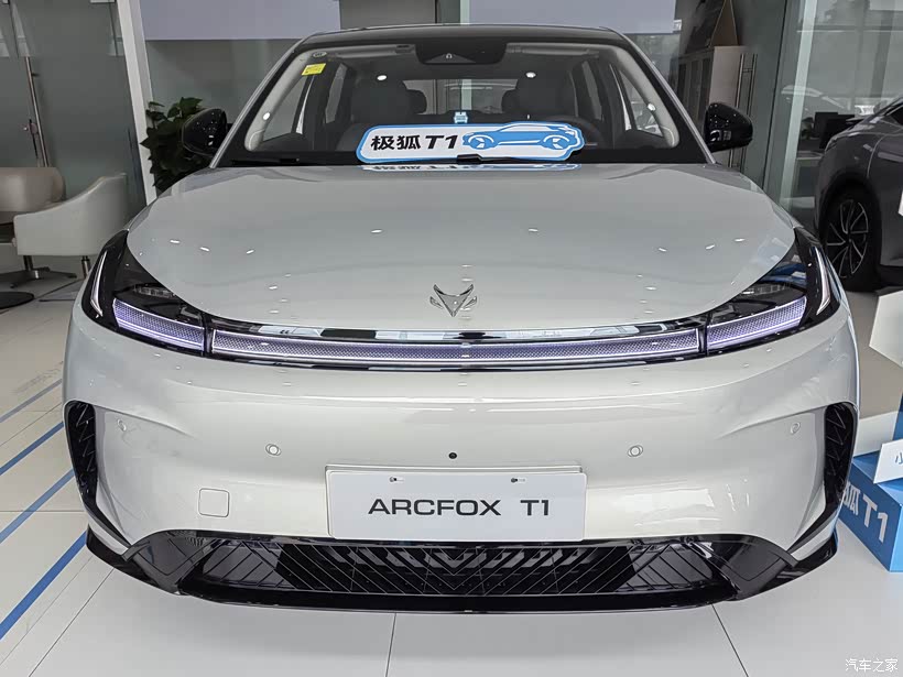 探店极狐T1内饰篇:几万块的小车,竟藏着这么多惊喜