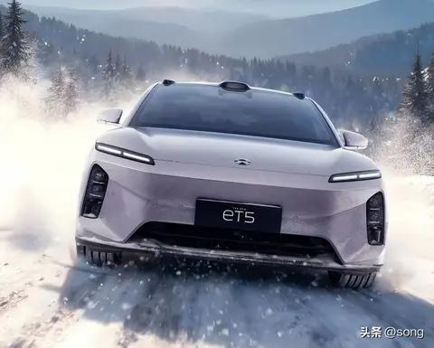 蔚来ET5T：710km续航+四驱，3500+换电站让冬季长途更省心！