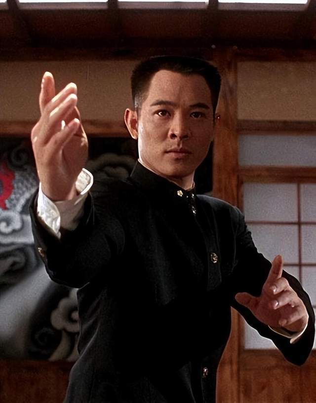 李连杰自曝甲亢改变面容,曾因眼球突出怕见人,好在粉丝不离不弃