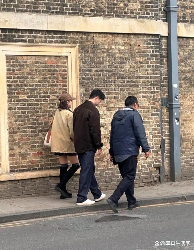 马龙给夏露拍游船照 英伦浪漫之旅