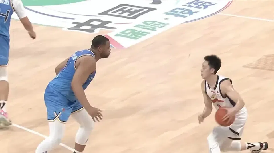 G3广东无缘逆转1:2北京！周琦内线无解，罚球41:21，杜锋苦笑认输