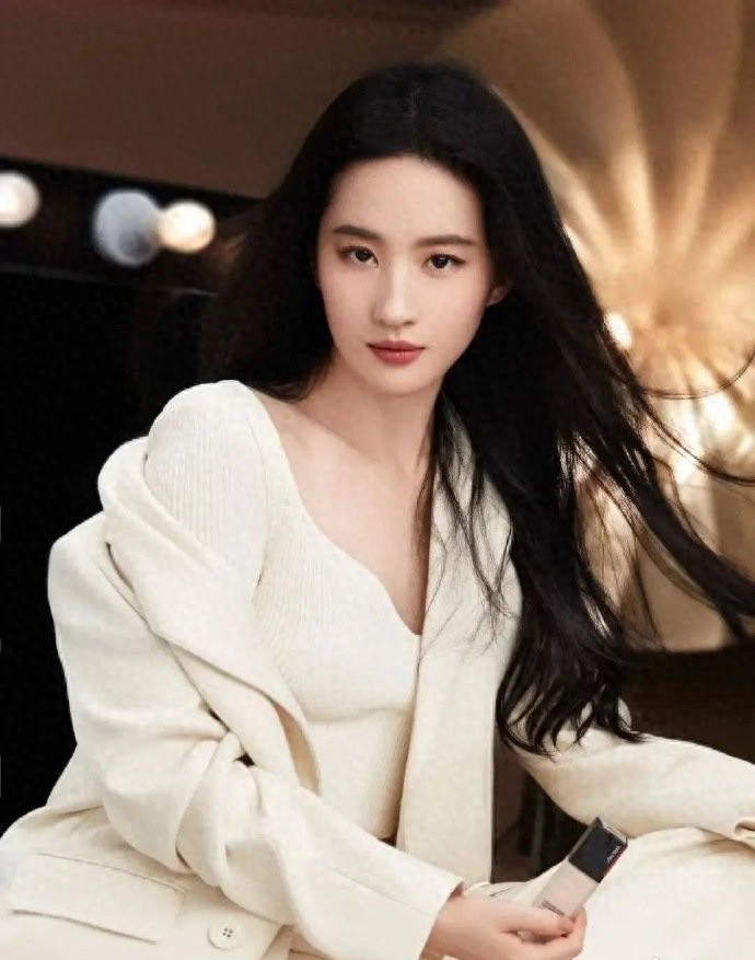 刘亦菲:不止惊鸿一瞥的美貌,更是体面与智慧的代名词