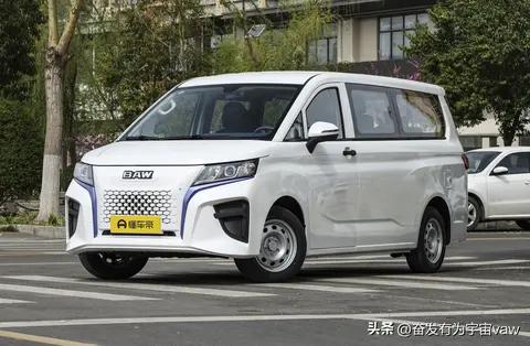 北汽家新出纯电大面包车卖9万9起 电池换新了充电快还能坐9个人