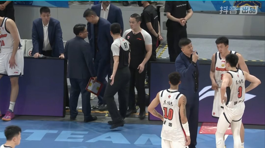 北京88-73广东！不是杰曼不是曾凡博，全场最佳是他，攻防一体