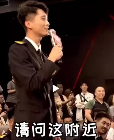李沁被男粉表白害羞,看清男粉的侧脸:3秒我要他全部资料